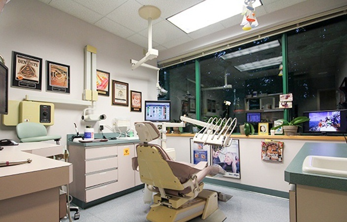 Dental treatment room