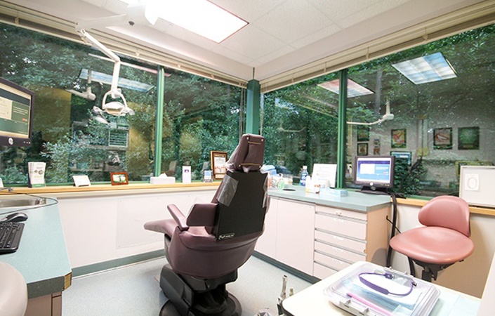 Dental treatment chair